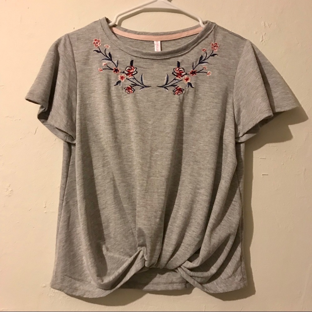 Gray Flower Embroidered Knot T-shirt